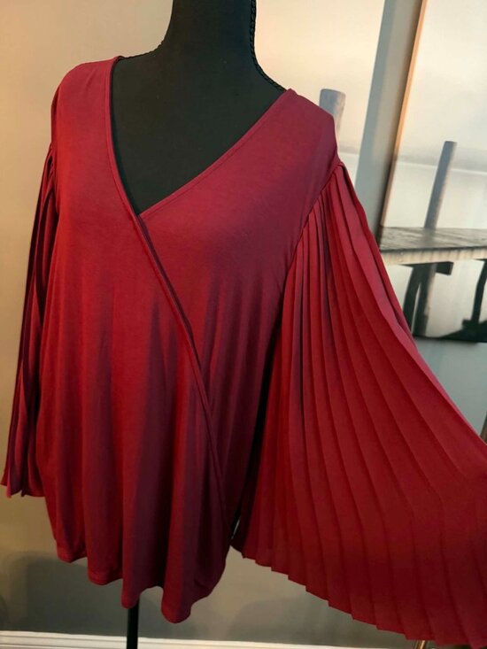 J. Jill Tops - Gorgeous maroon JJill XL pleated sleeved blouse NWT